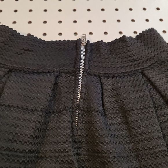 MIM Skirt, Size M - Picture 3 of 8
